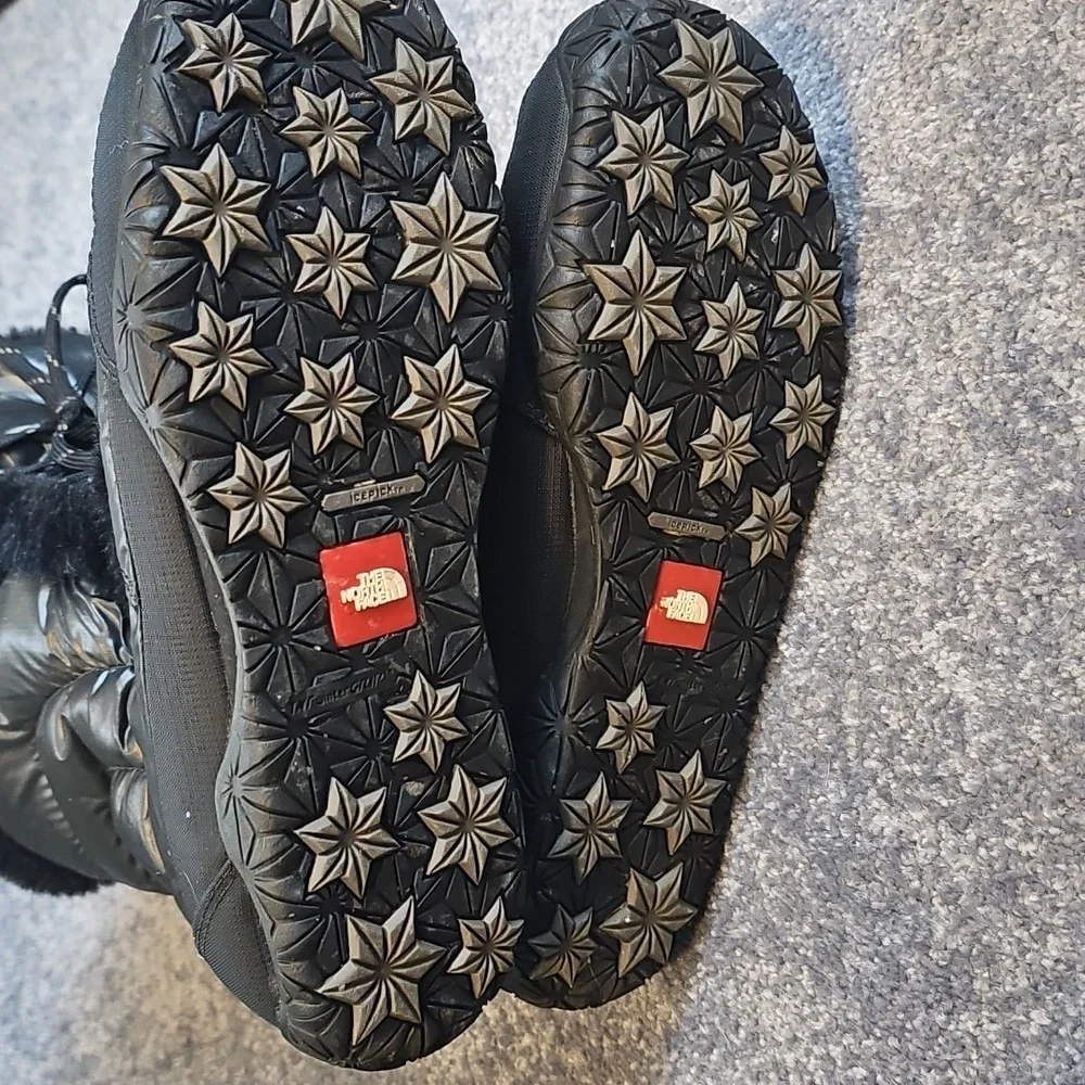Women's The North Face Snow Boots sz 9